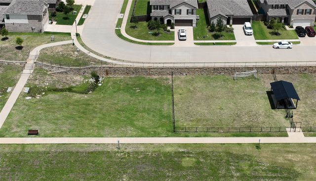825 Alton Drive, Aubrey, TX 76227