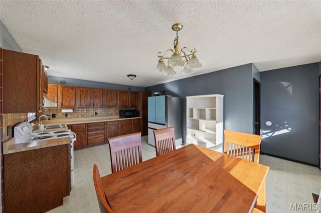 408 Hollywood Heights Road, Caseyville, IL 62232