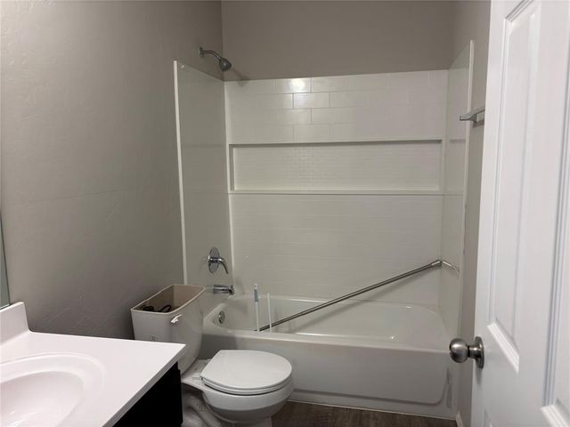 10009 Copperhead Road, Yukon, OK 73099