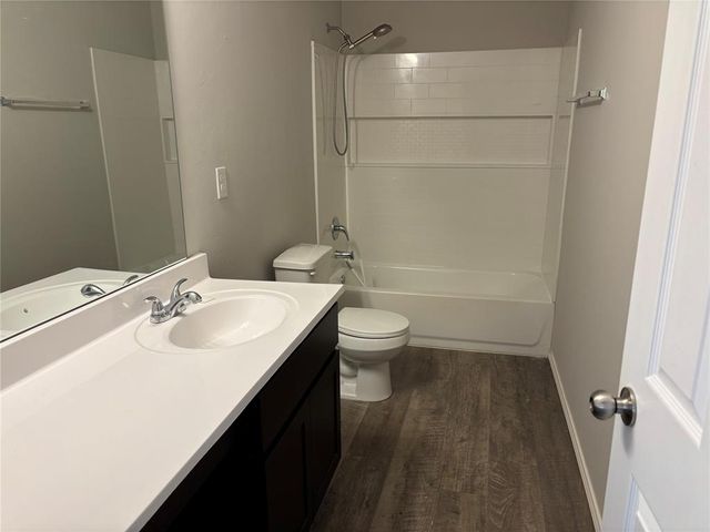 10009 Copperhead Road, Yukon, OK 73099