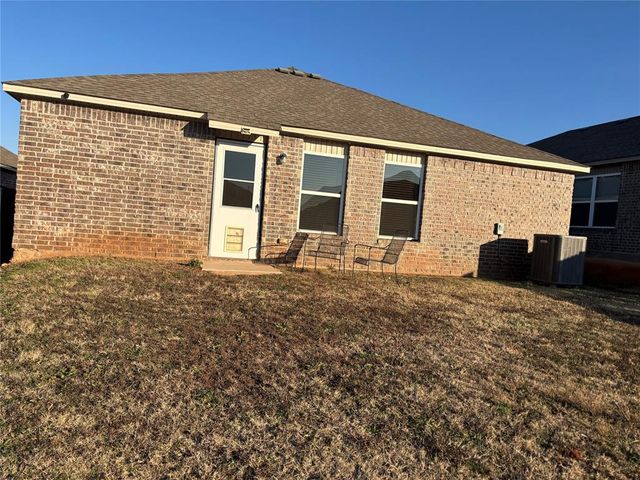 10009 Copperhead Road, Yukon, OK 73099