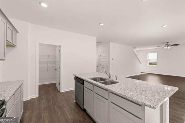 1612 Oakbrook Pond Place, Dacula, GA 30019