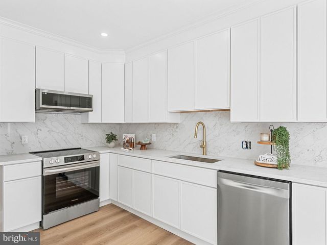 8 WESTBROOKE CT, Voorhees, NJ 08043