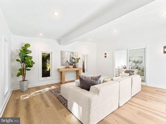 8 WESTBROOKE CT, Voorhees, NJ 08043