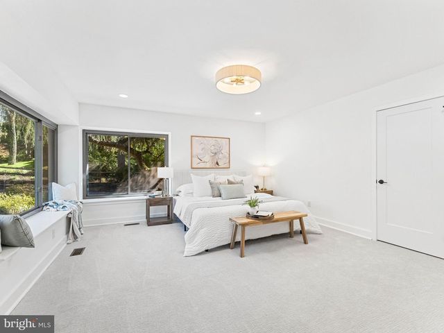 8 WESTBROOKE CT, Voorhees, NJ 08043