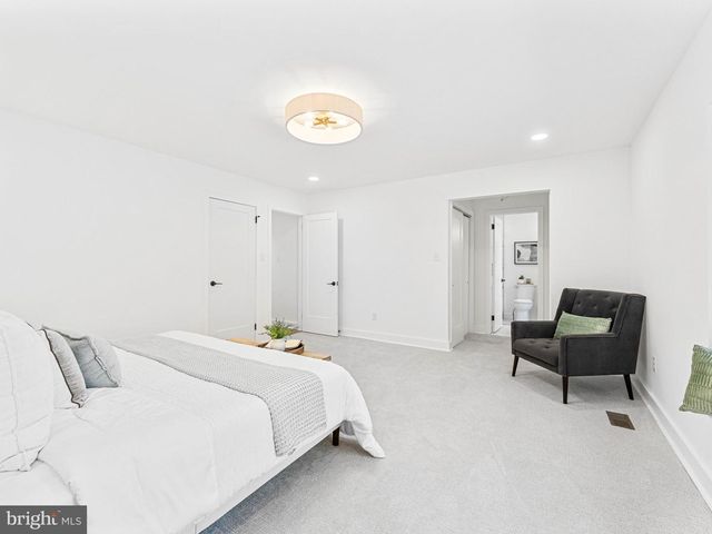 8 WESTBROOKE CT, Voorhees, NJ 08043