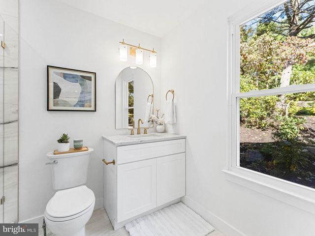 8 WESTBROOKE CT, Voorhees, NJ 08043