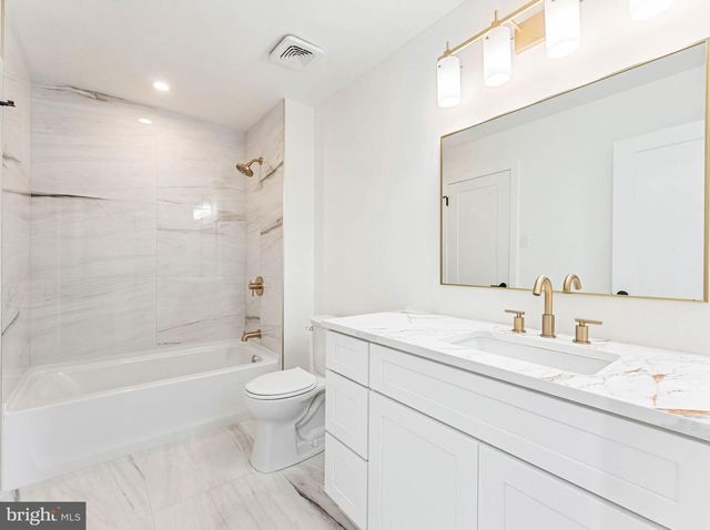 8 WESTBROOKE CT, Voorhees, NJ 08043
