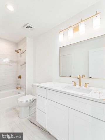8 WESTBROOKE CT, Voorhees, NJ 08043