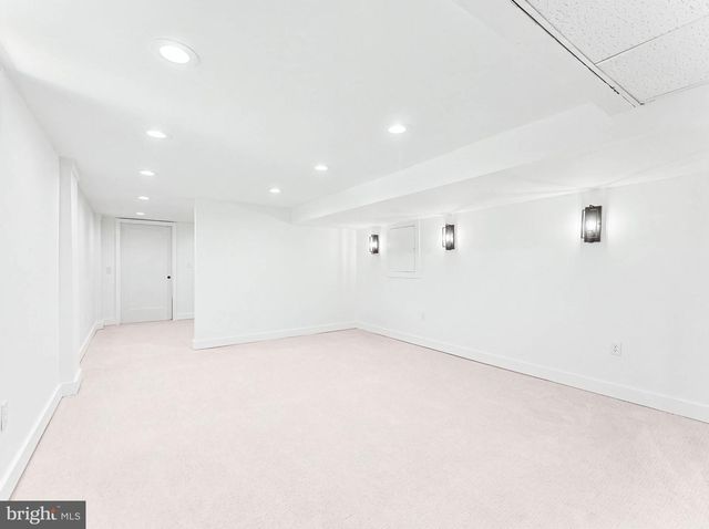 8 WESTBROOKE CT, Voorhees, NJ 08043