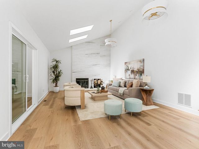 8 WESTBROOKE CT, Voorhees, NJ 08043