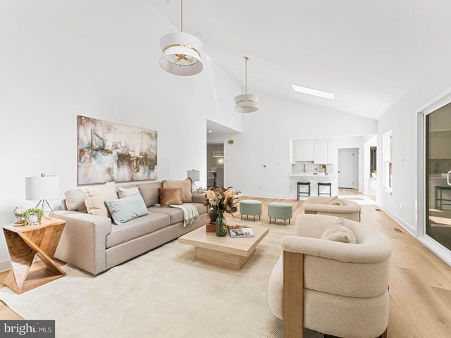 8 WESTBROOKE CT, Voorhees, NJ 08043