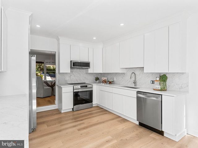 8 WESTBROOKE CT, Voorhees, NJ 08043