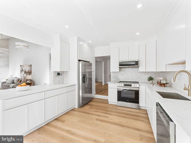 8 WESTBROOKE CT, Voorhees, NJ 08043