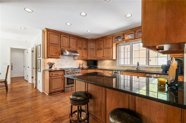 2003 W 69 Terrace, Mission Hills, KS 66208