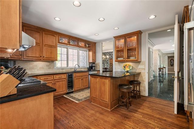 2003 W 69 Terrace, Mission Hills, KS 66208