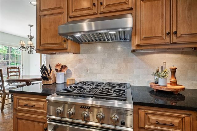 2003 W 69 Terrace, Mission Hills, KS 66208
