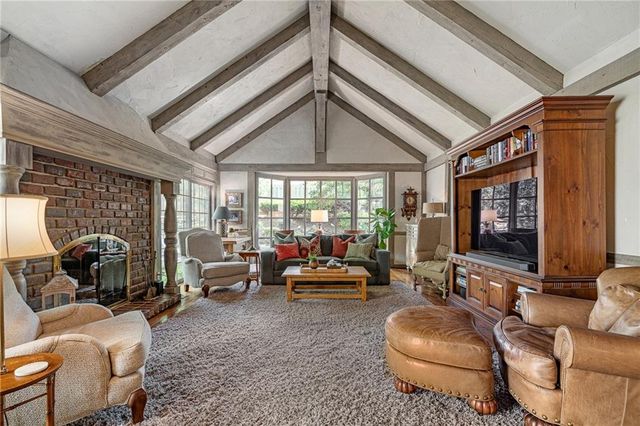 2003 W 69 Terrace, Mission Hills, KS 66208