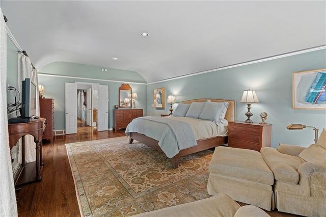 2003 W 69 Terrace, Mission Hills, KS 66208