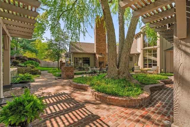 2003 W 69 Terrace, Mission Hills, KS 66208