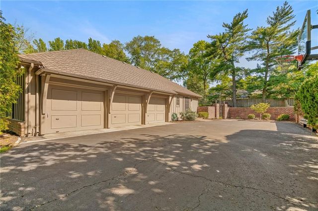 2003 W 69 Terrace, Mission Hills, KS 66208