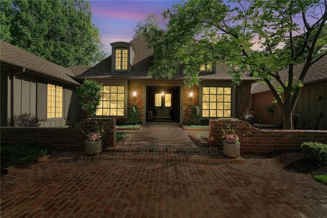 2003 W 69 Terrace, Mission Hills, KS 66208