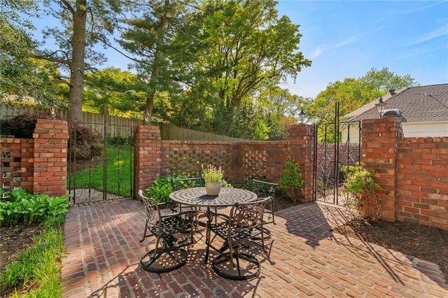 2003 W 69 Terrace, Mission Hills, KS 66208