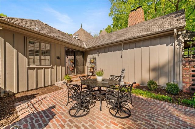 2003 W 69 Terrace, Mission Hills, KS 66208