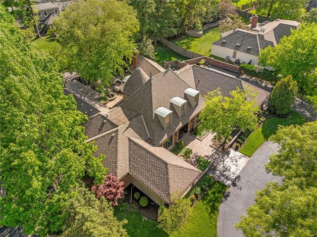 2003 W 69 Terrace, Mission Hills, KS 66208