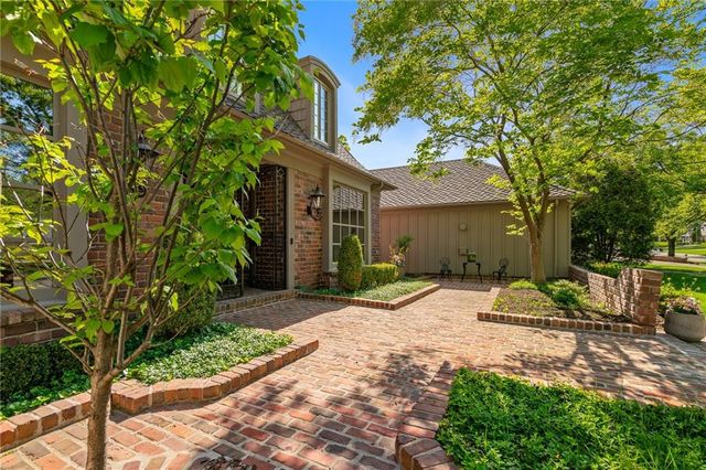 2003 W 69 Terrace, Mission Hills, KS 66208