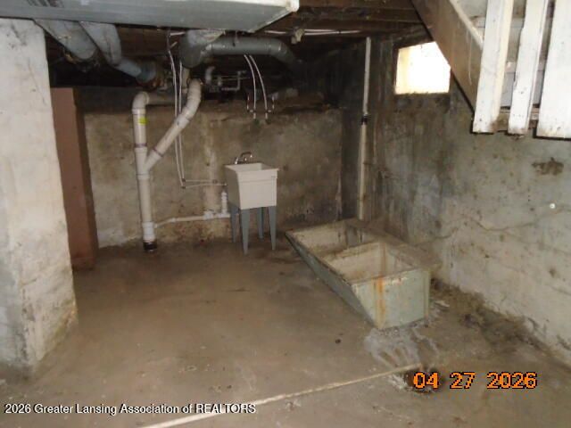 223 E Hillsdale Street 2, Lansing, MI 48933