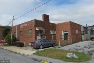 27 S CHARLOTTE ST, Manheim, PA 17545