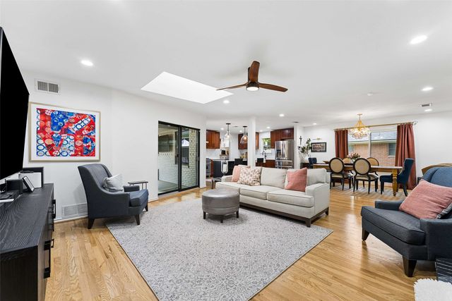 6735 Kingsbury Drive, Dallas, TX 75231