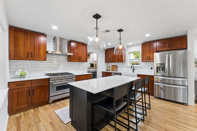 6735 Kingsbury Drive, Dallas, TX 75231