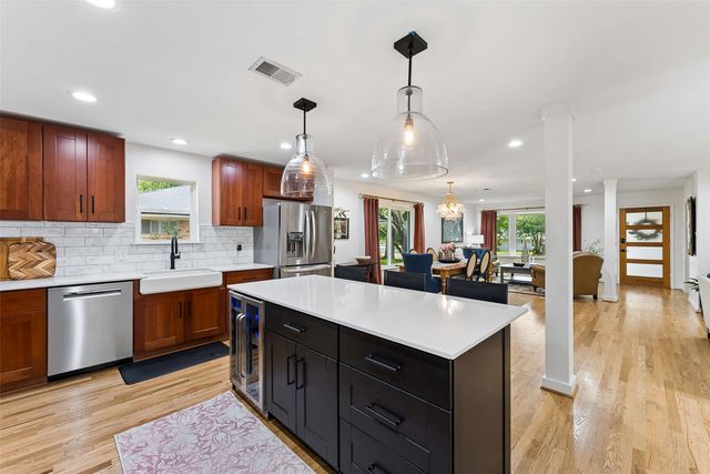 6735 Kingsbury Drive, Dallas, TX 75231