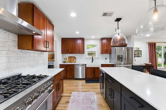 6735 Kingsbury Drive, Dallas, TX 75231