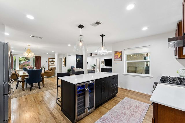 6735 Kingsbury Drive, Dallas, TX 75231