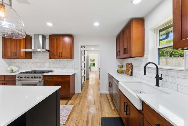 6735 Kingsbury Drive, Dallas, TX 75231