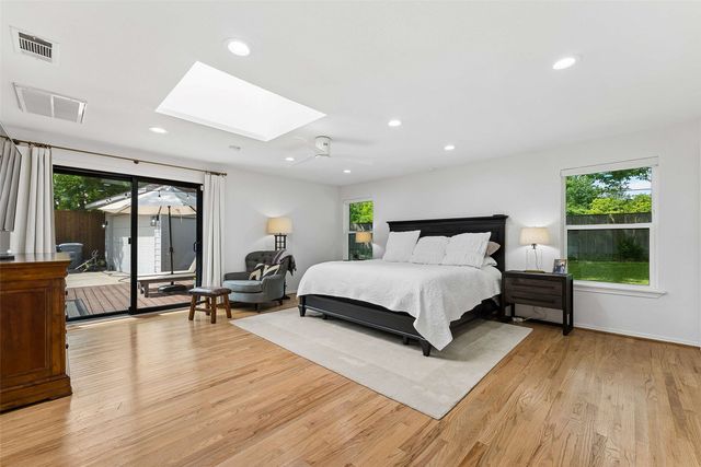 6735 Kingsbury Drive, Dallas, TX 75231