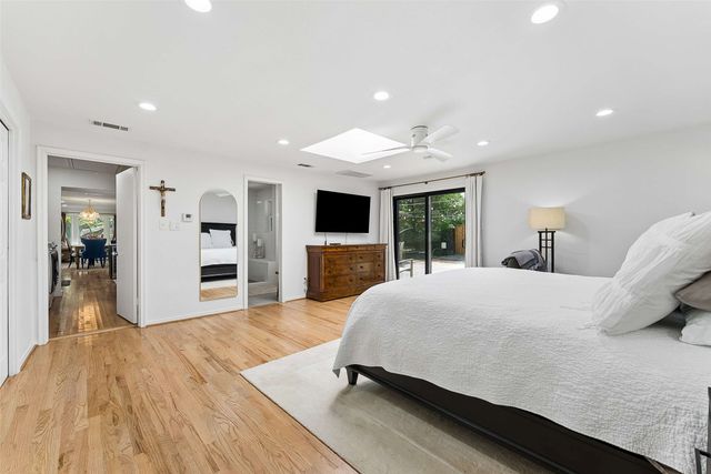 6735 Kingsbury Drive, Dallas, TX 75231