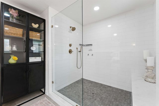 6735 Kingsbury Drive, Dallas, TX 75231