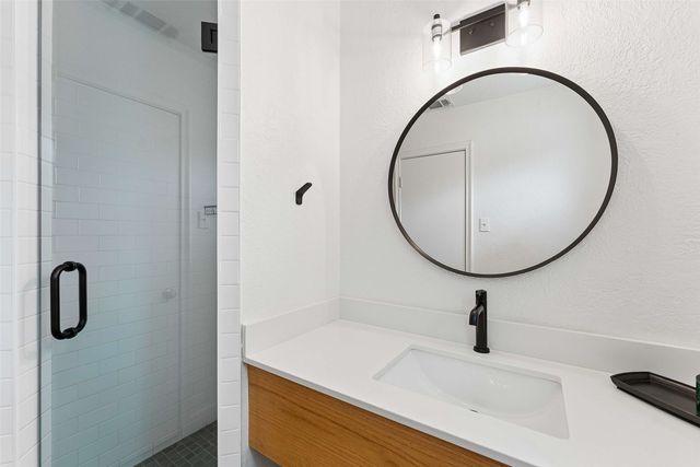 6735 Kingsbury Drive, Dallas, TX 75231