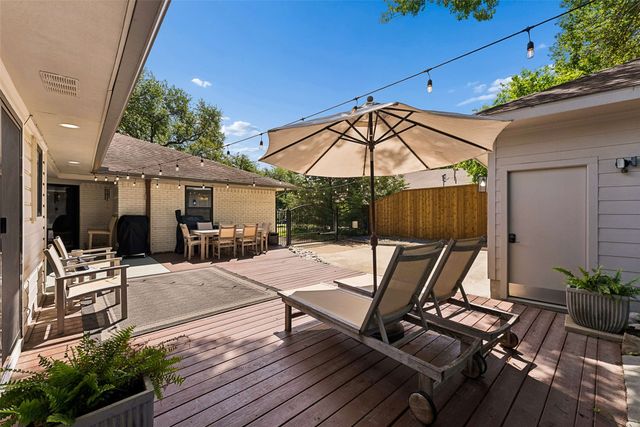 6735 Kingsbury Drive, Dallas, TX 75231