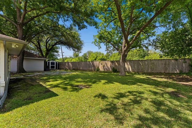 6735 Kingsbury Drive, Dallas, TX 75231