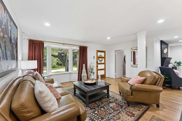 6735 Kingsbury Drive, Dallas, TX 75231