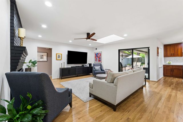 6735 Kingsbury Drive, Dallas, TX 75231