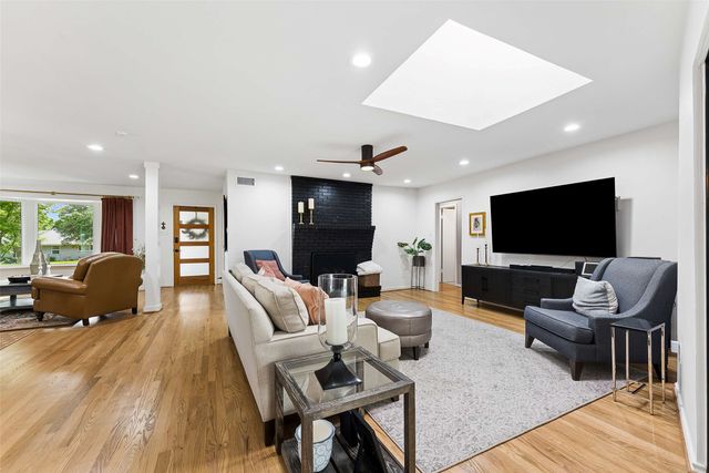 6735 Kingsbury Drive, Dallas, TX 75231