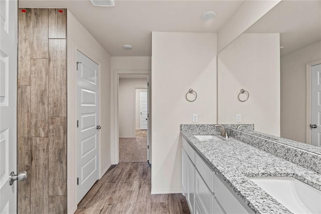 4653 Lincoln Landing, Harrah, OK 73045