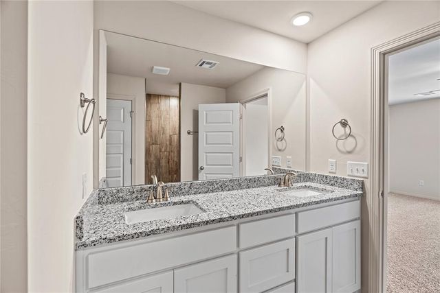 4653 Lincoln Landing, Harrah, OK 73045