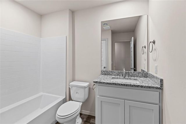 4653 Lincoln Landing, Harrah, OK 73045